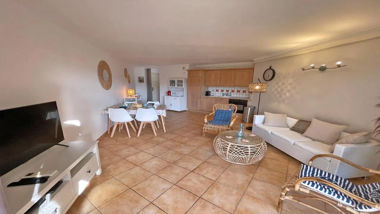 Appartement Les Pins Bleus A8 Sainte-Maxime 0*,  France