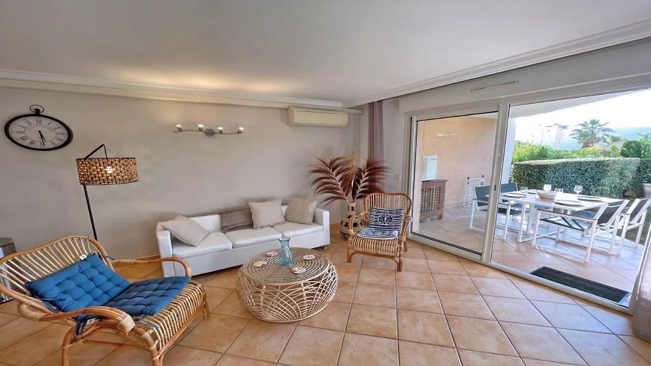 Appartement Les Pins Bleus A8 Sainte-Maxime 0*,