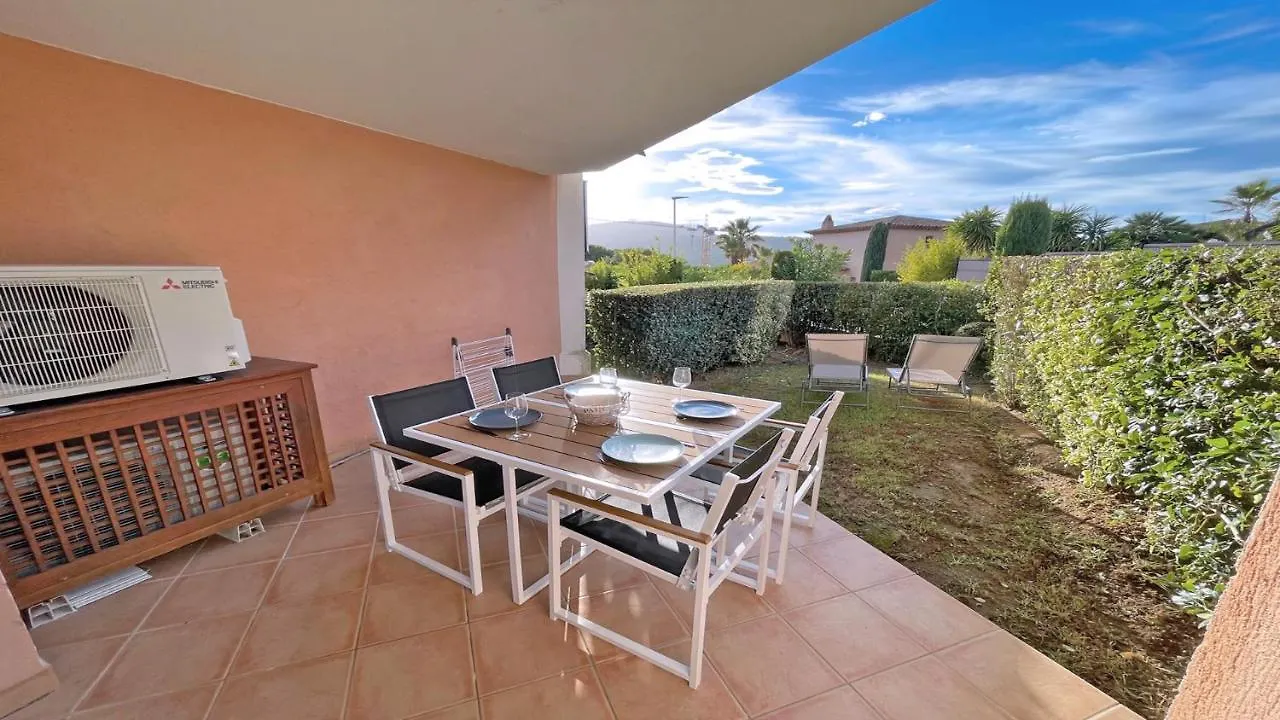 Appartement Les Pins Bleus A8 Sainte-Maxime Apartment