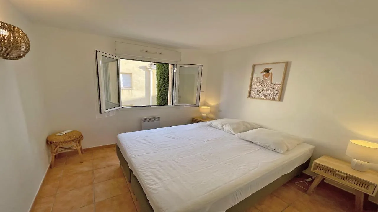 Apartment Appartement Les Pins Bleus A8 Sainte-Maxime
