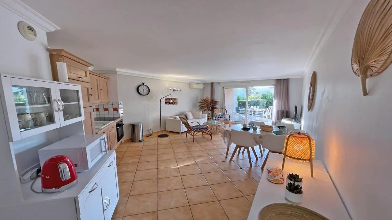 Appartement Les Pins Bleus A8 Sainte-Maxime 0*,  France