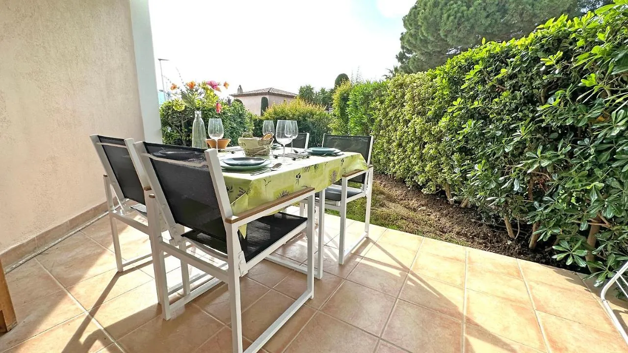 Appartement Les Pins Bleus A8 Sainte-Maxime 0*,  France
