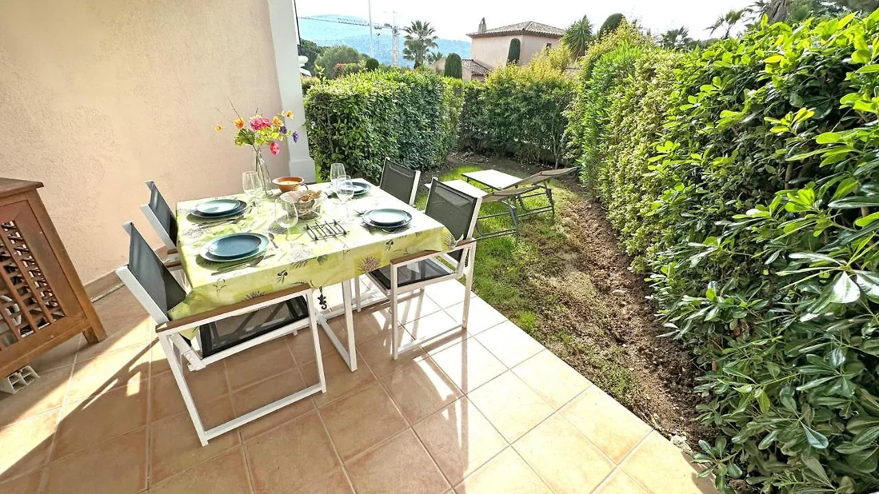 Apartment Appartement Les Pins Bleus A8 Sainte-Maxime