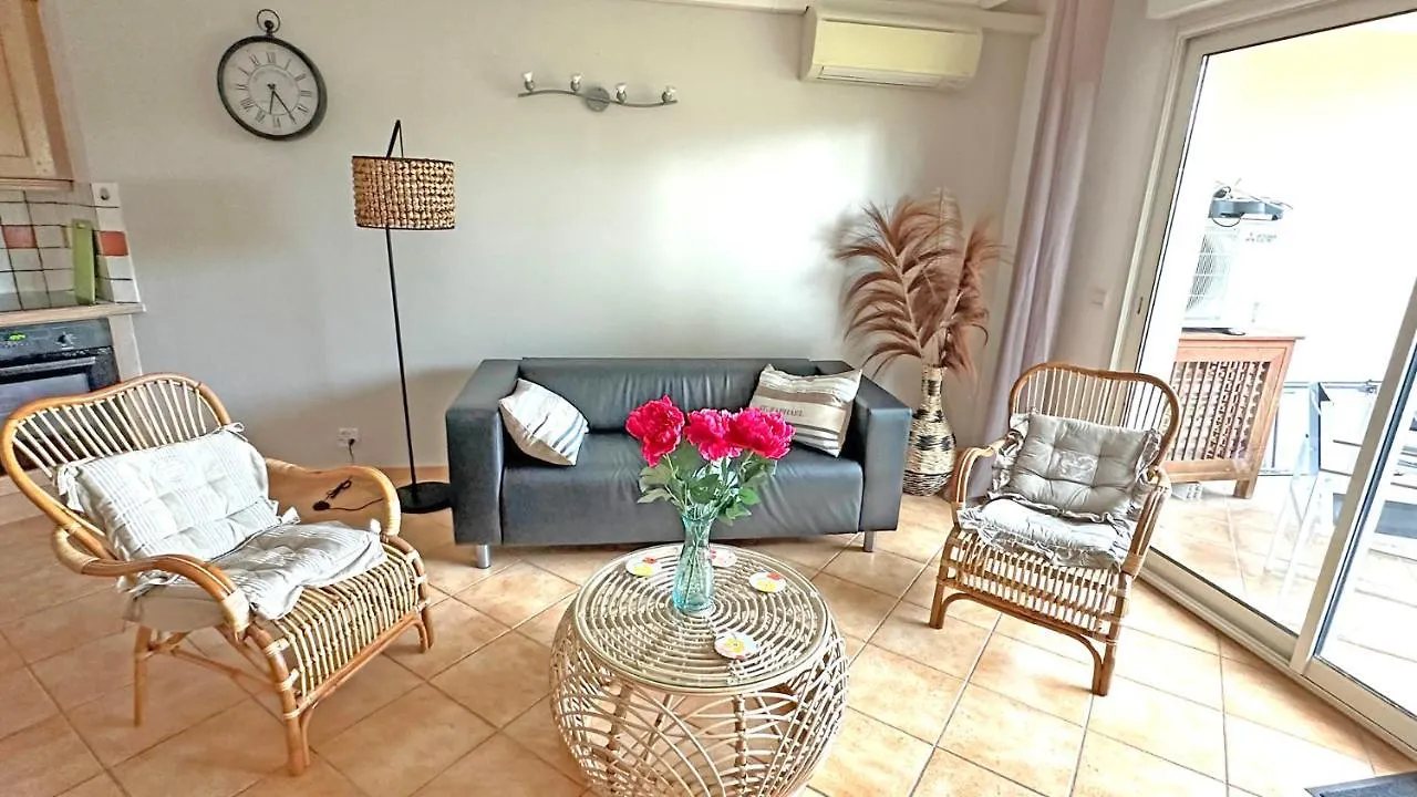 Appartement Les Pins Bleus A8 Sainte-Maxime Apartment