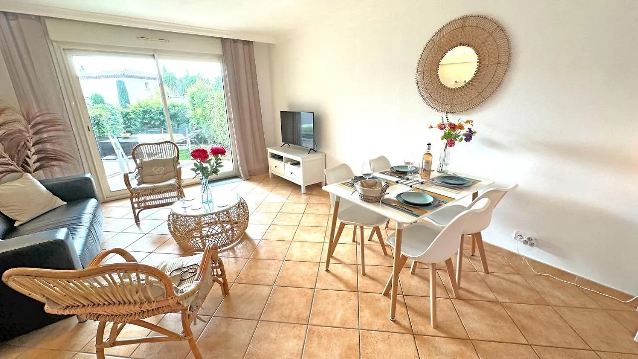 Apartment Appartement Les Pins Bleus A8 Sainte-Maxime France