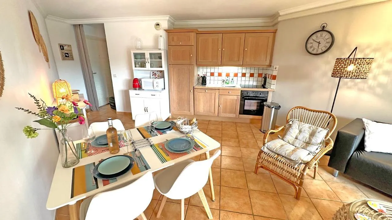 Apartment Appartement Les Pins Bleus A8 Sainte-Maxime France