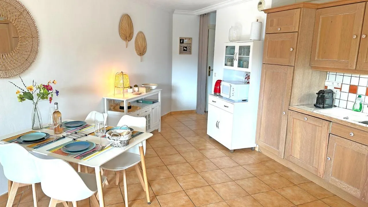 Apartment Appartement Les Pins Bleus A8 Sainte-Maxime