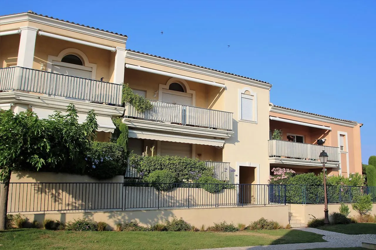 Apartment Appartement Les Pins Bleus A8 Sainte-Maxime